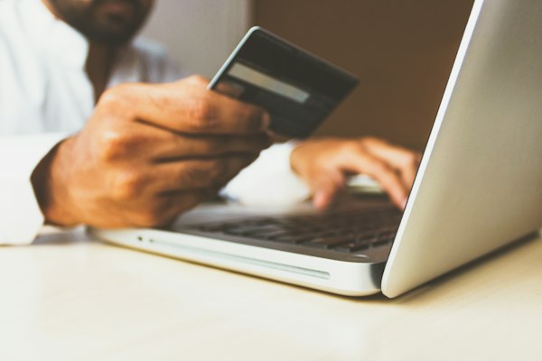 Shopify vs. Custom Headless Commerce: Choosing the Right Architecture